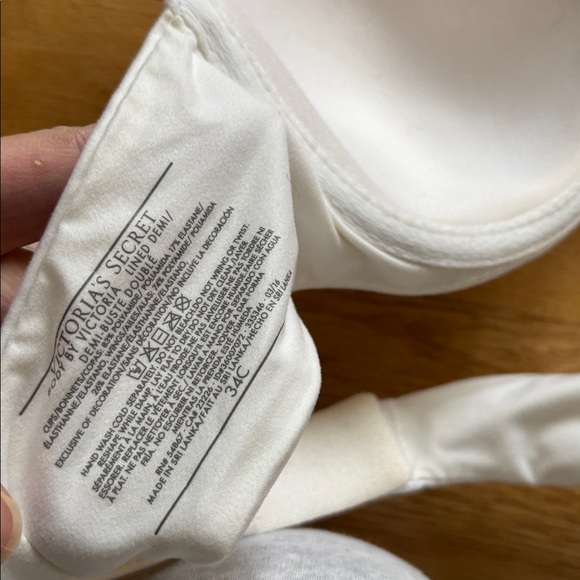 TWO Victoria’s Secret Bras 34C NWT Pink and White ❤️❤️ - Picture 8 of 9